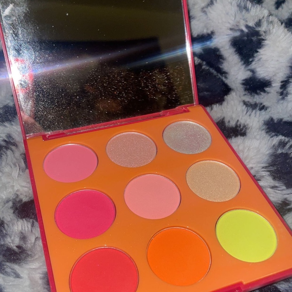 Morphe hot for hue eyeshadow pallet ☀️